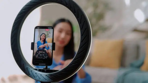 b5bd3b49 b5c8 4f44 acc2 a6a21553eead